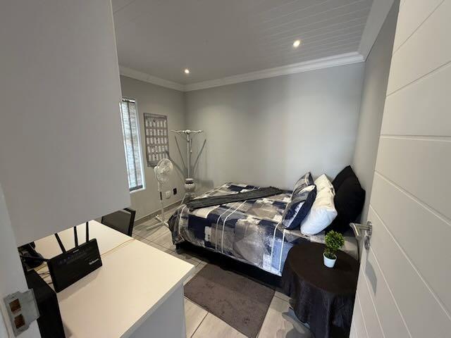 5 Bedroom Property for Sale in Reebok Western Cape